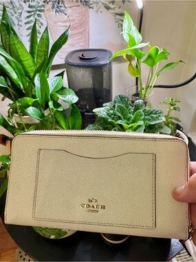 COACH Cream Zip-Around Card Holder Wallet with Gold Logo